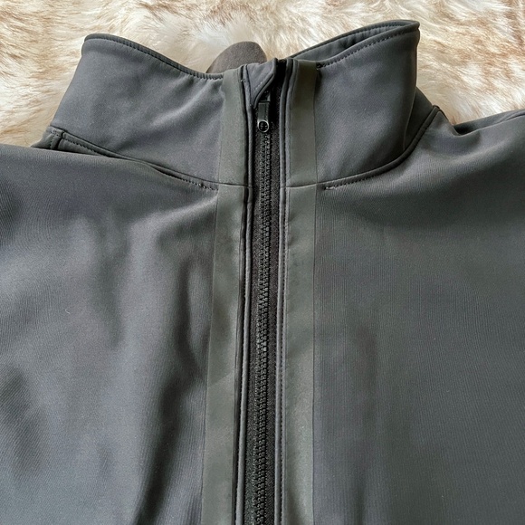 Lululemon Mens 1/2 Zip Pullover - Picture 7 of 8